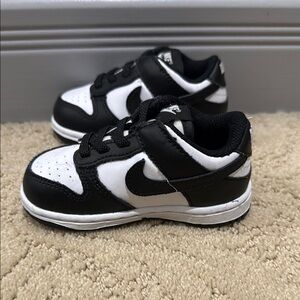 Kids Nike low dunk pandas